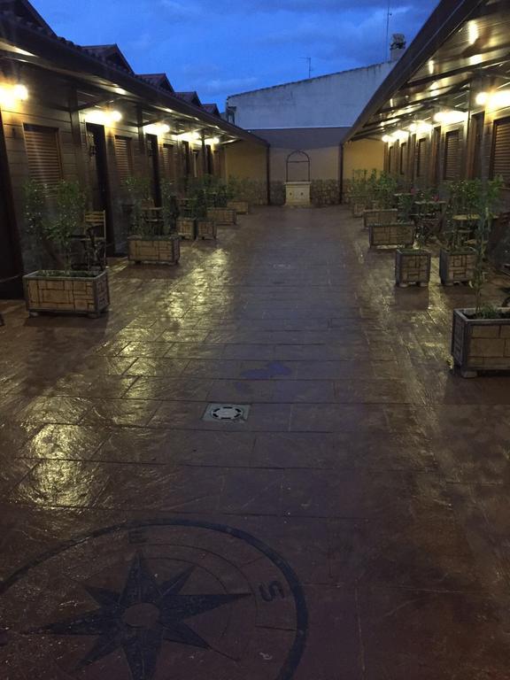 Alojamiento Hotel Rural Lalola Villacanas Bagian luar foto